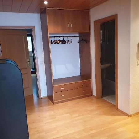 Wohnung Fuer 4 Personen, 2 Schlafzimmer, 2 Parkplaetze, Wlan 康斯坦茨 外观 照片