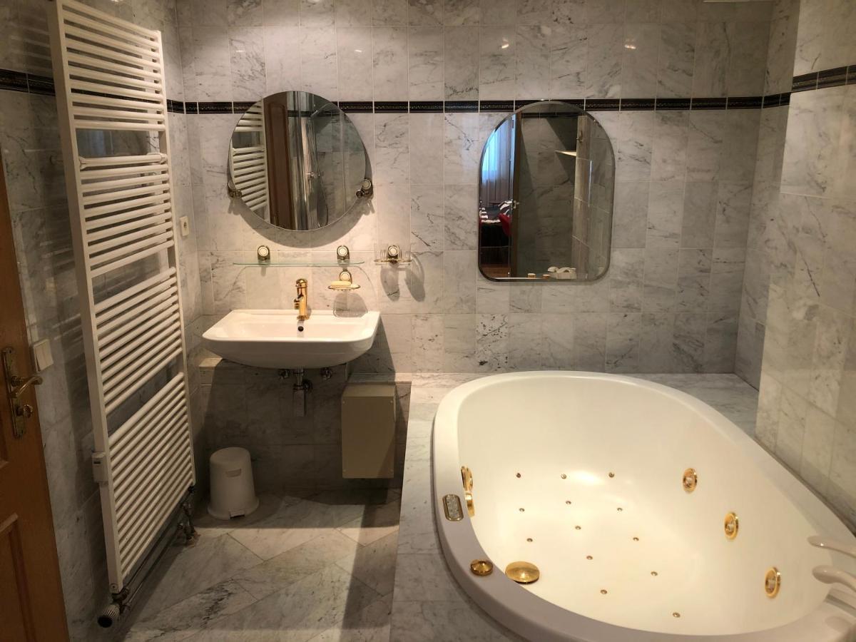 Wohnung Fuer 4 Personen, 2 Schlafzimmer, 2 Parkplaetze, Wlan 康斯坦茨 外观 照片