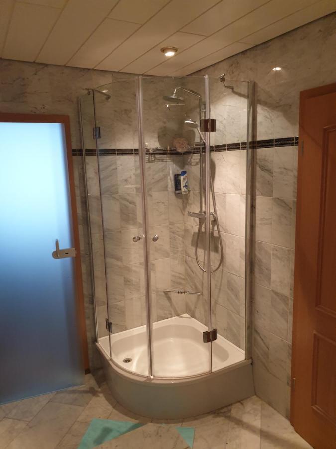 Wohnung Fuer 4 Personen, 2 Schlafzimmer, 2 Parkplaetze, Wlan 康斯坦茨 外观 照片