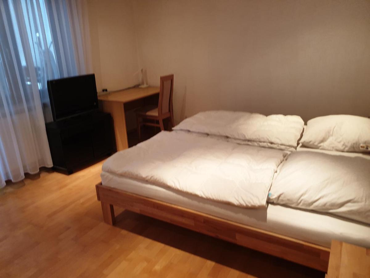 Wohnung Fuer 4 Personen, 2 Schlafzimmer, 2 Parkplaetze, Wlan 康斯坦茨 外观 照片