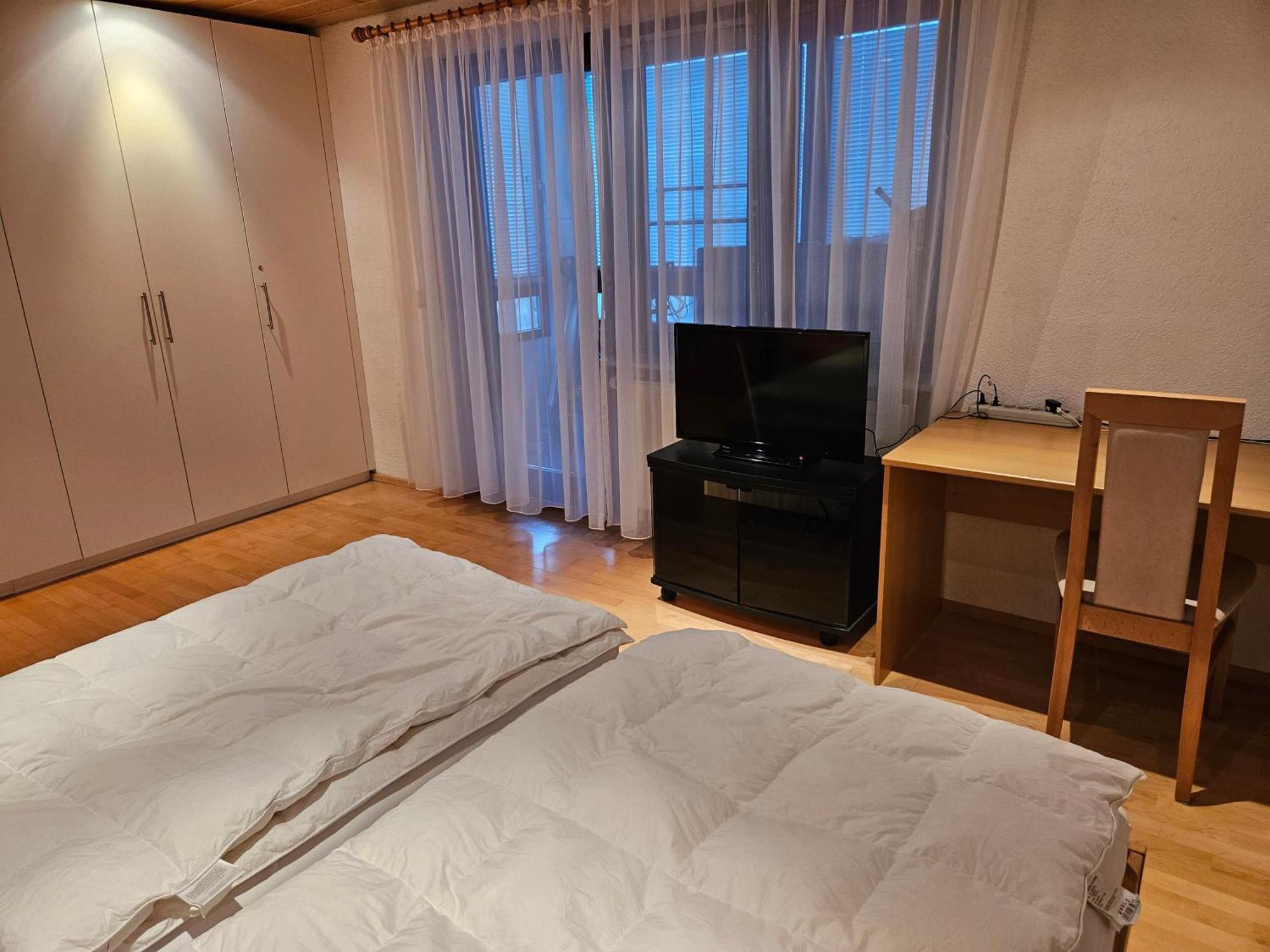 Wohnung Fuer 4 Personen, 2 Schlafzimmer, 2 Parkplaetze, Wlan 康斯坦茨 外观 照片